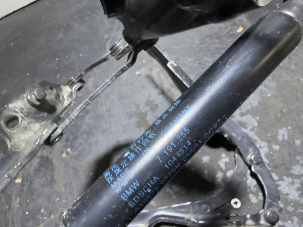 Купить Bmw z4 e89 петля крышки багажника привод правый левый пружина газовая