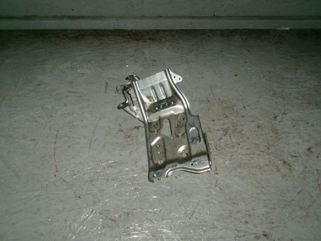 фото №1, Toyota yaris iii гібрид основа кронштейн інвертора