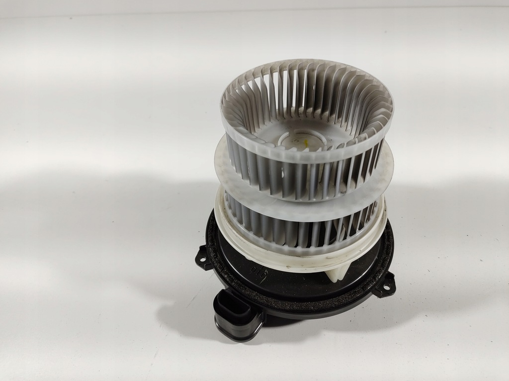 фото №1, Lexus is300h 13r вентилятор воздуходувка обдув uk