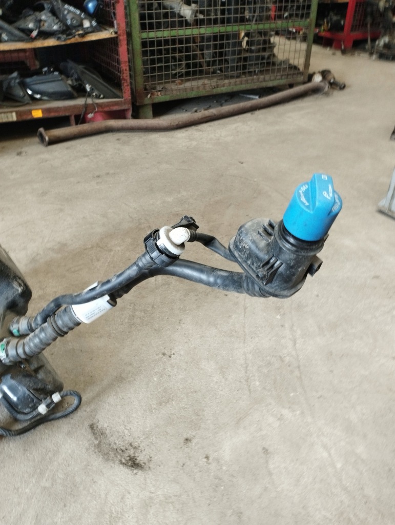 Volkswagen golf vii 7 універсал бак adblue 5q0131877f Доставка