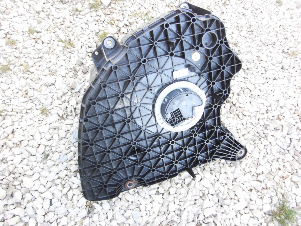 фото №1, Бак насос adblue audi a4 b9 8w0131878at