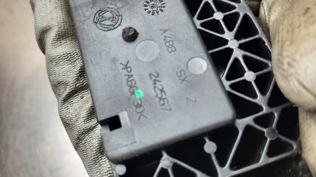 фото №6, Кронштейн ручка левый перед 242567 lancia delta iii 08r