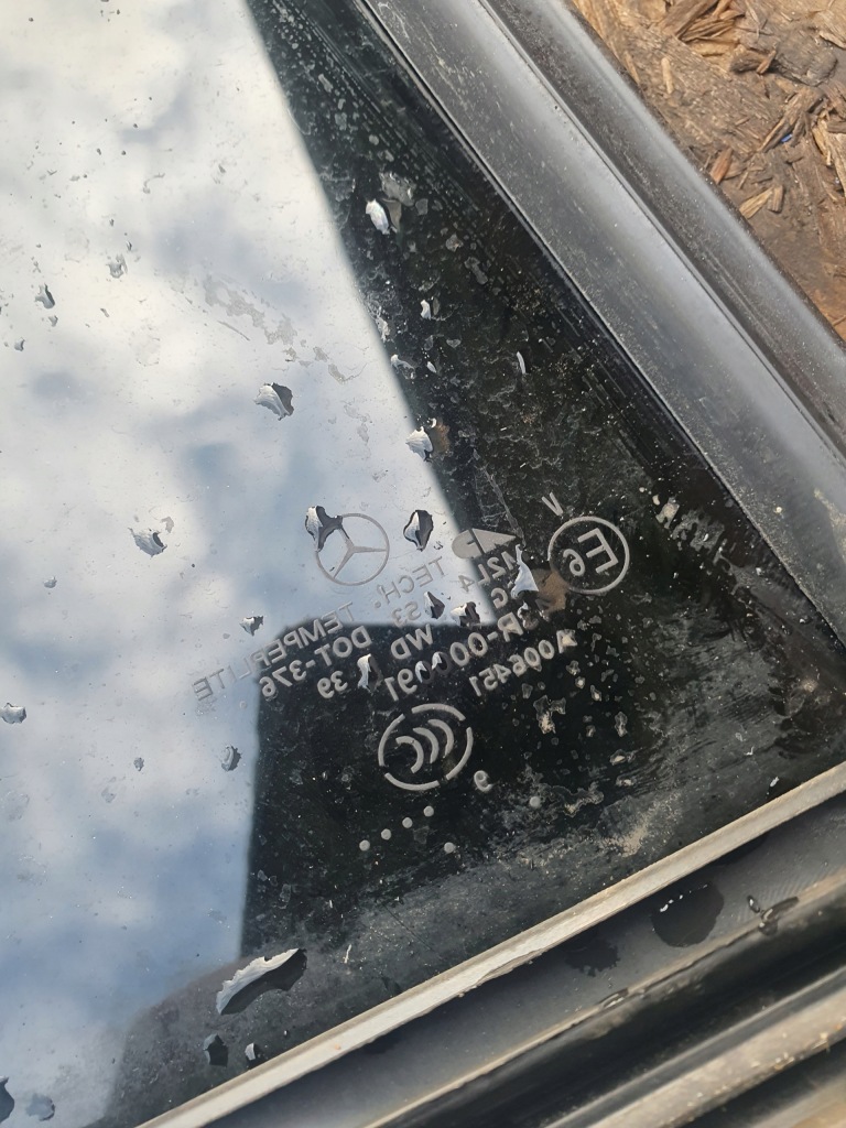 Стекло треугольник mercedes ml a1647302555 в Украине