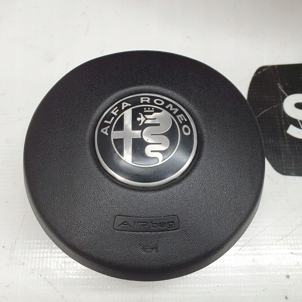 фото №13, Alfa romeo stelvio панель приладів панель приладів консоль подушка безпеки нитка czerwona stare повернення