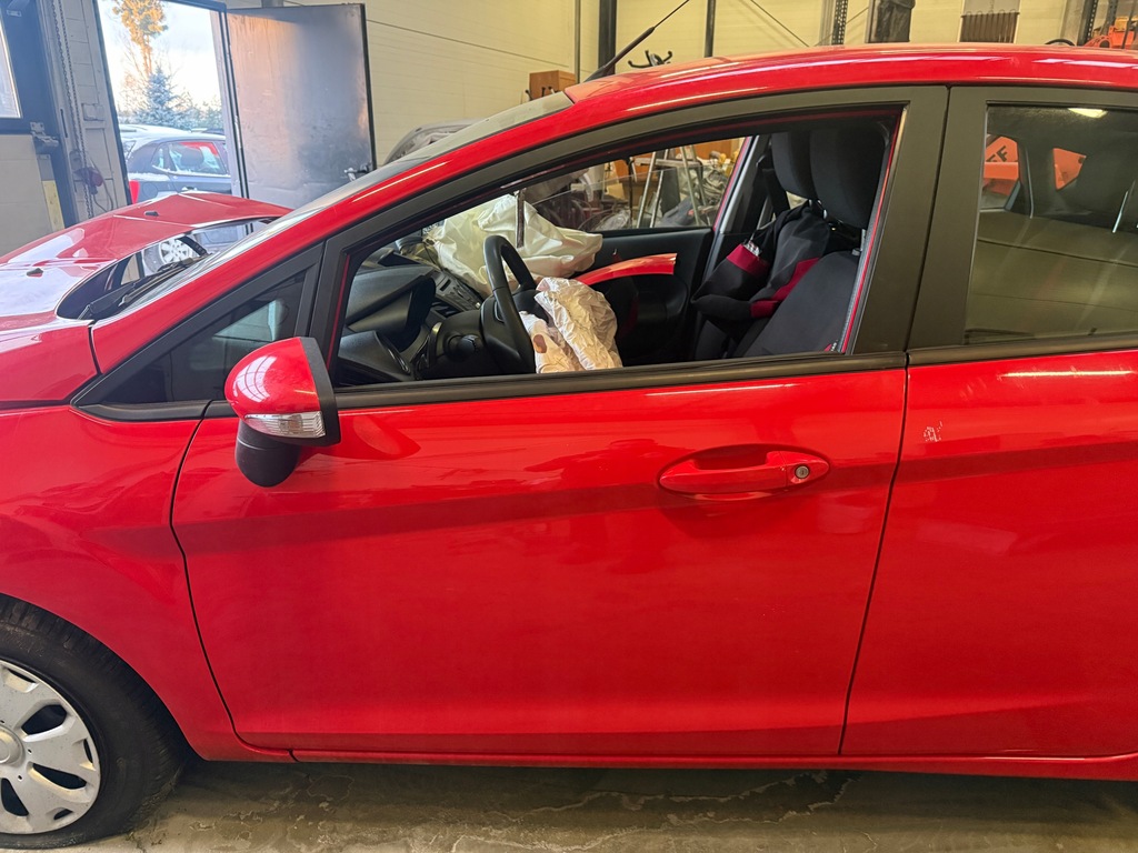 фото №2, Ford fiesta vi mk7 lift 5d race red порог блок двигателя a левый перед четверть перед