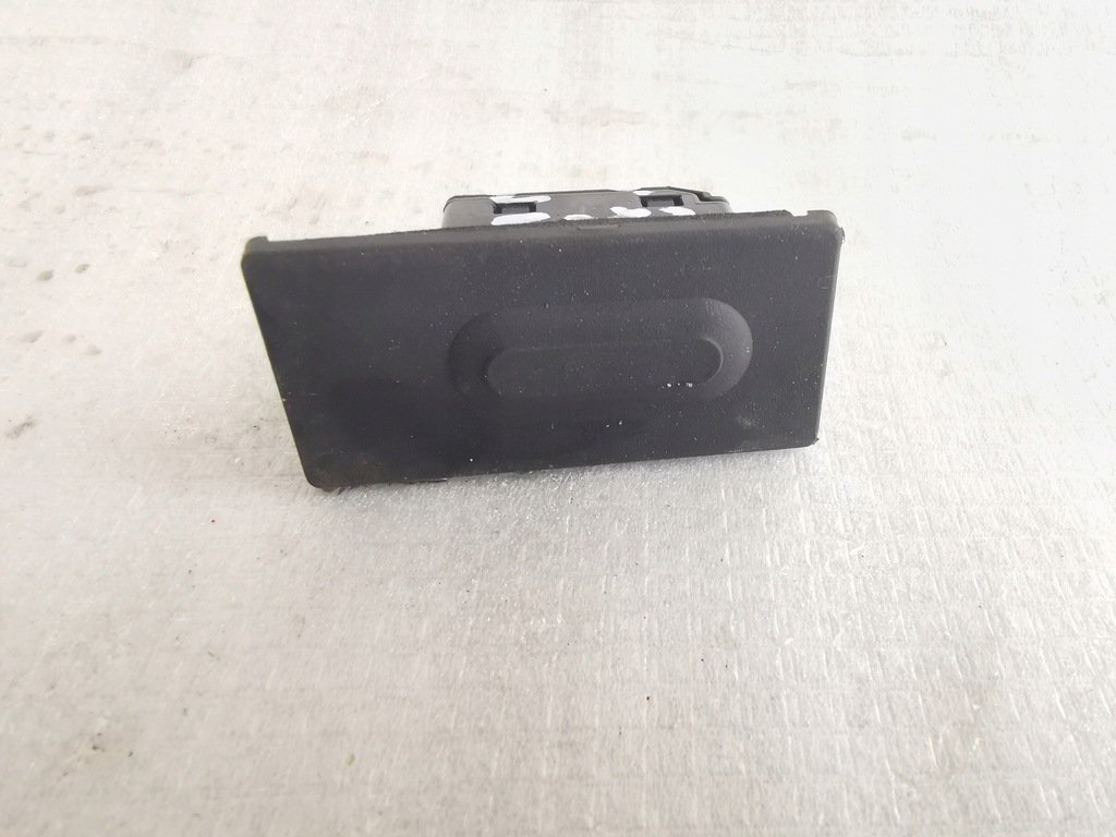 фото №1, Микровыключатель крышки кнопка mazda cx-3