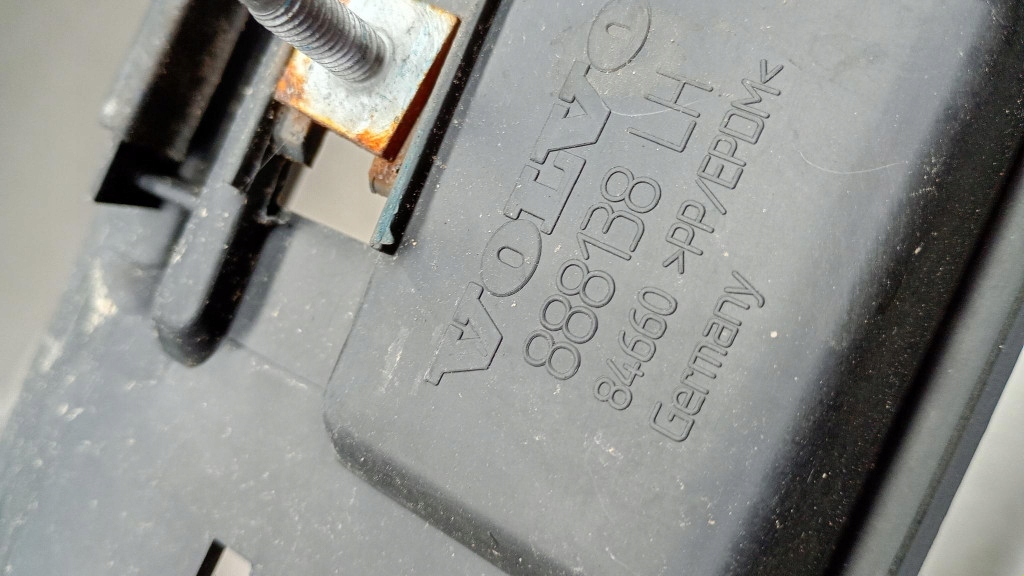 Направляющая бампера задняя задний левый оригинальный номер 888138 volvo v40 00-04r Киев