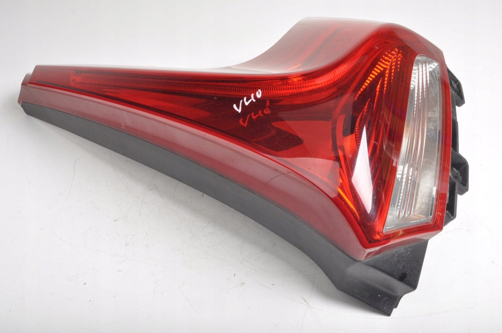 фото №1, Volvo v40 ii лампа права задня правий задня 31395845