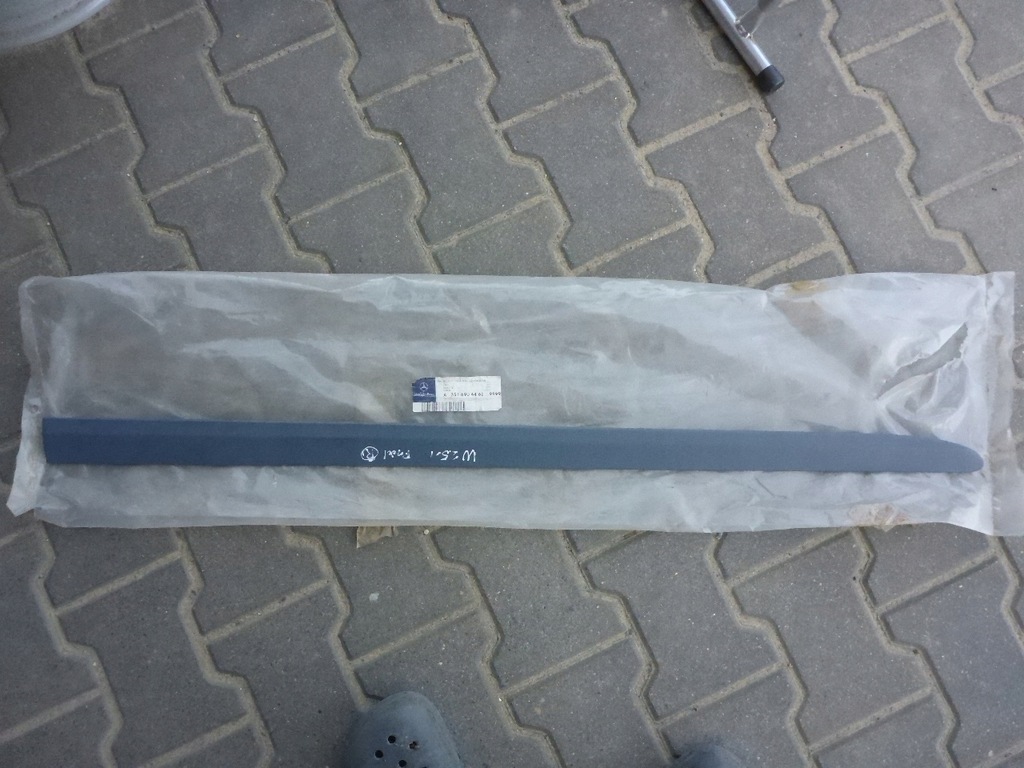 фото №1, Mercedes a251 r-klasa молдинг дверь перед правый nowa оригинал