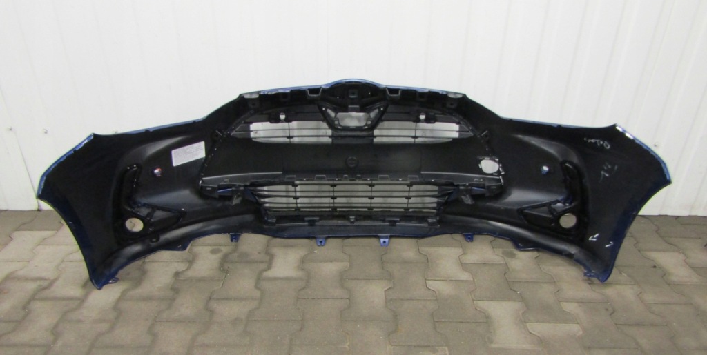 Бампер передні  передній toyota yaris 4 iv 20- Зі Шроту