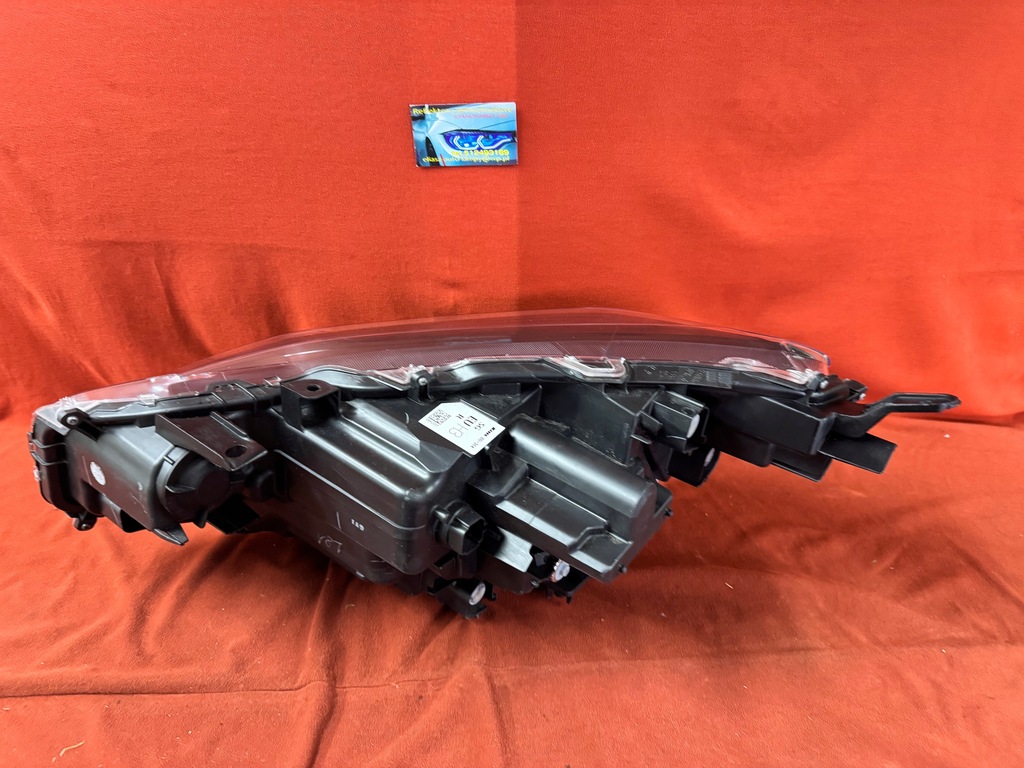 фото №2, Toyota yaris cross matrix правий