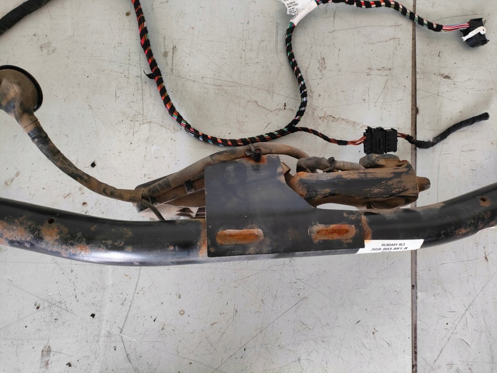 Passat b8 универсал фаркоп  буксировочный 3g9803881b в Украине