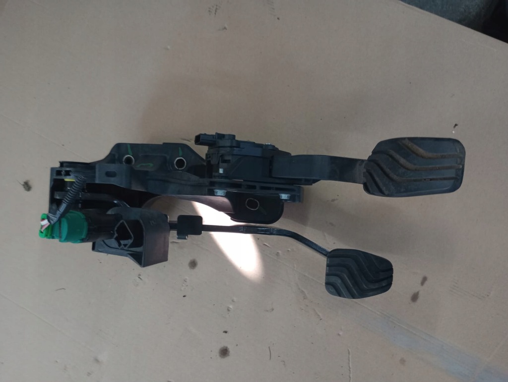 фото №1, Педаль тормоза газа 180100879r renault captur ii