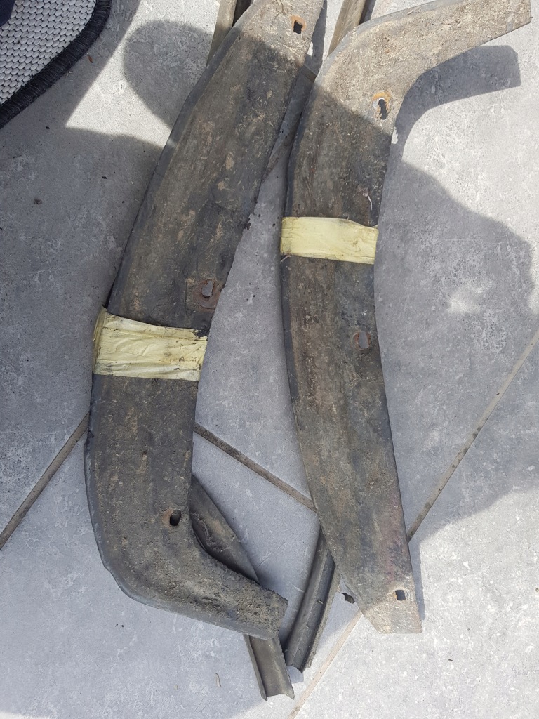 Купити Підкрилок перед mercedes r107 l+p