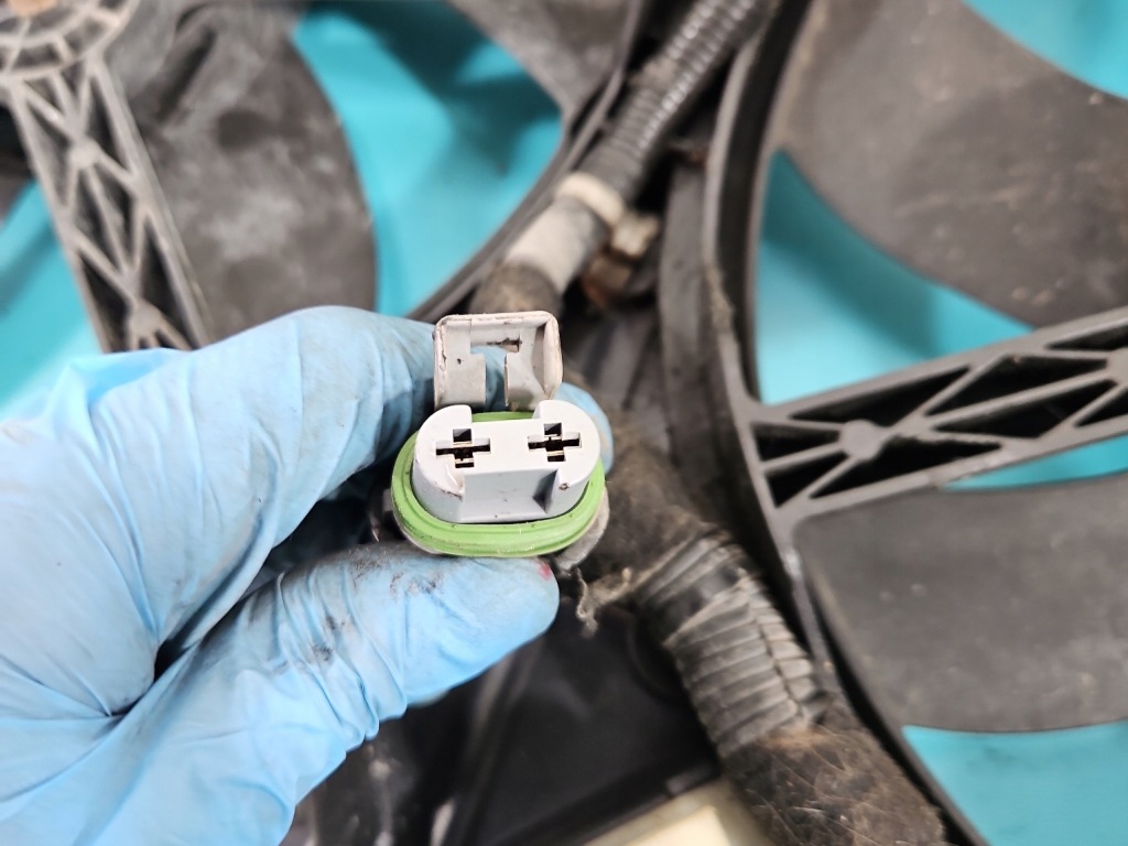 Вентиляторы вентилятор радиатора opel meriva b 13330998 1.7 cdti a17dts Цена