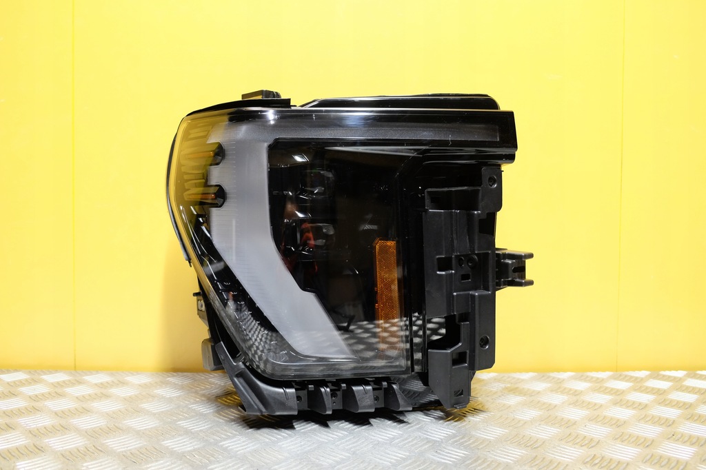 фото №1, Gmc sierra 2500 3500 2024- фара лампа full led r usa