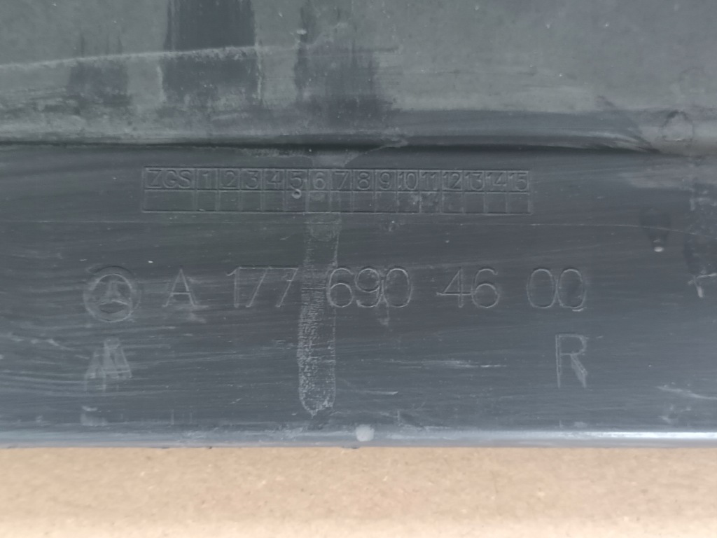Накладка поріг права mercedes a-klasa a177 w177 поріг правий Київ