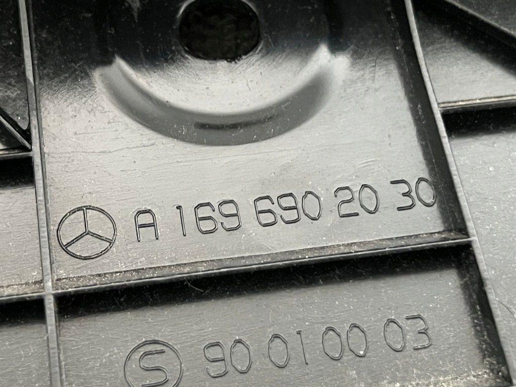 Mercedes b klasa b180 w245 захист накладка поріг багажника оригінал європа Недорого