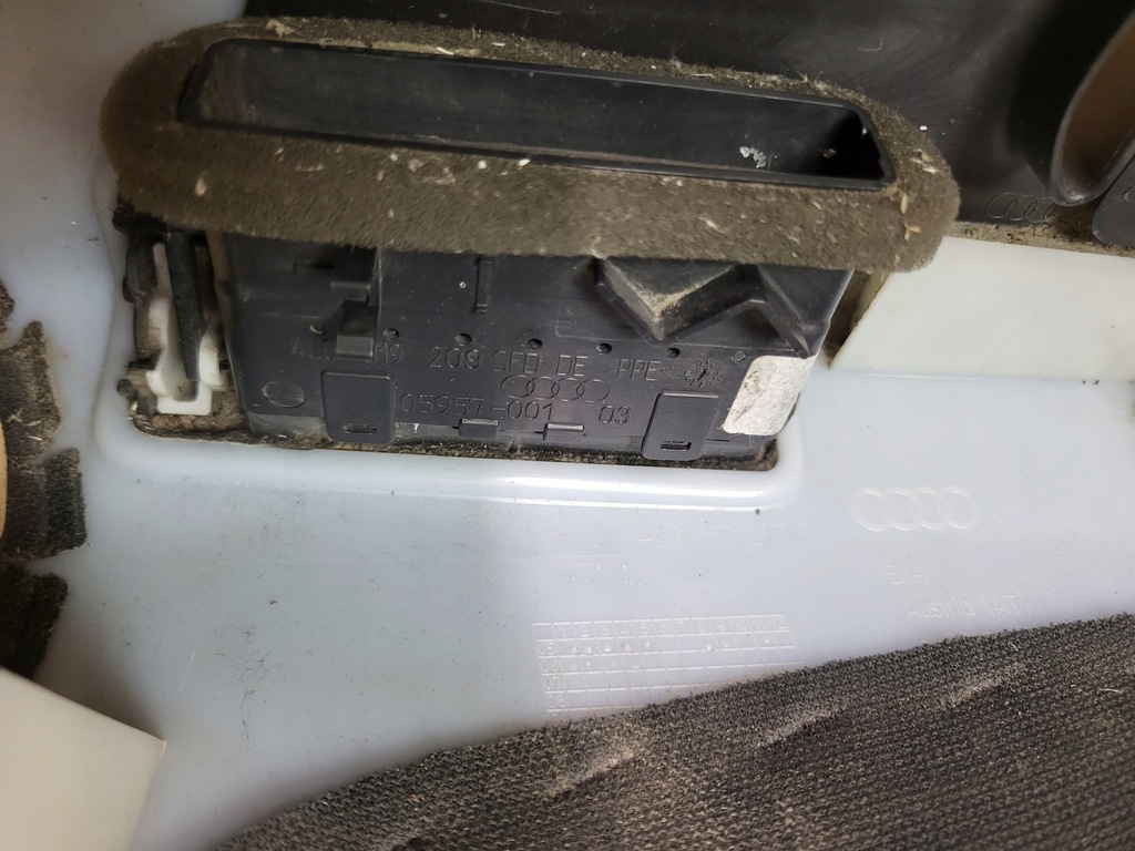 фото №10, Защита обшивка стойка c левая решётка audi q7 4l sline czarna 4l0819209 оригинальный номер