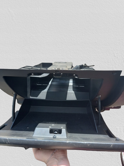 фото №1, Бардачок mazda 5 1.8b 05r