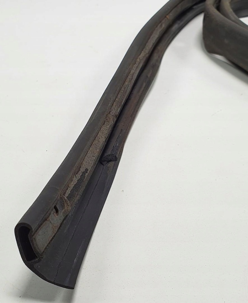 фото №2, Прокладка дверь левый перед dół aston martin rapide