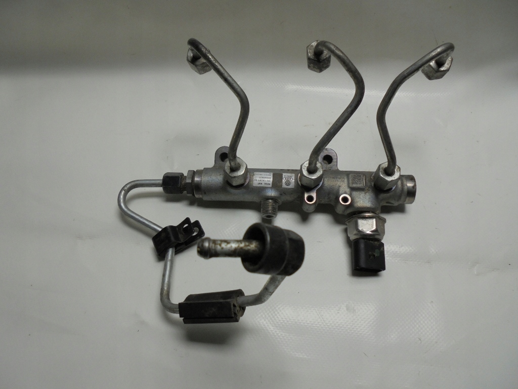 фото №1, Молдинг впрыскная трубка audi a4 a5 q5 q5 a6 059130089bs 05a906051