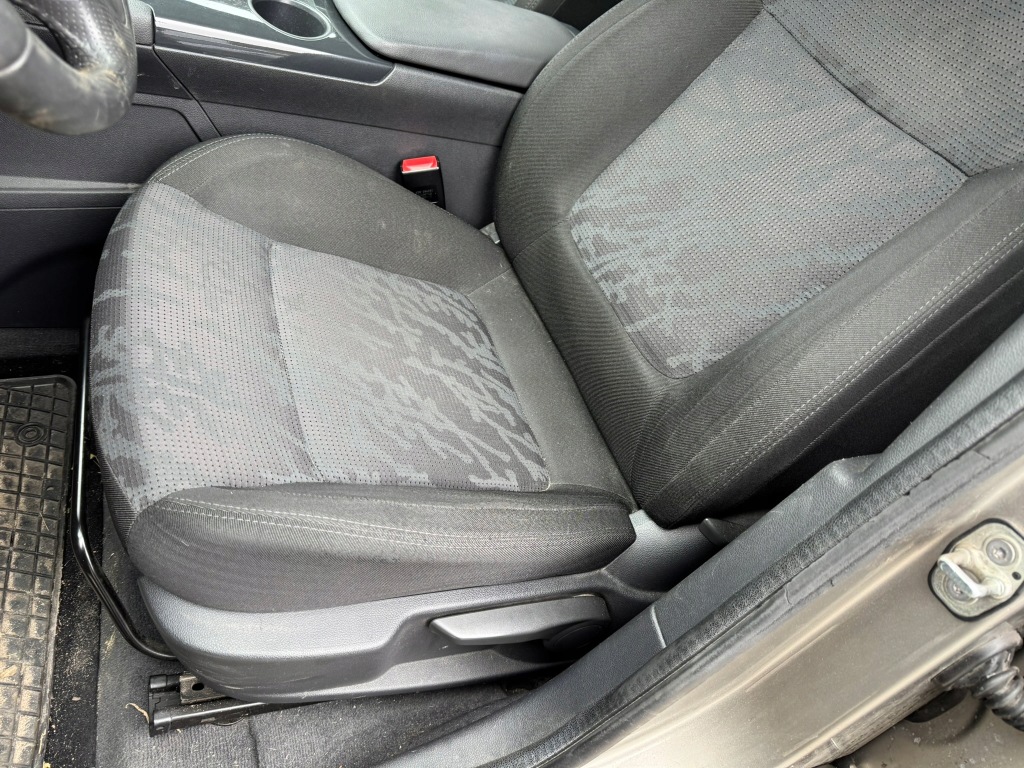 Сидіння лівий передній водія велюровий peugeot 3008 1 09- європа Київ