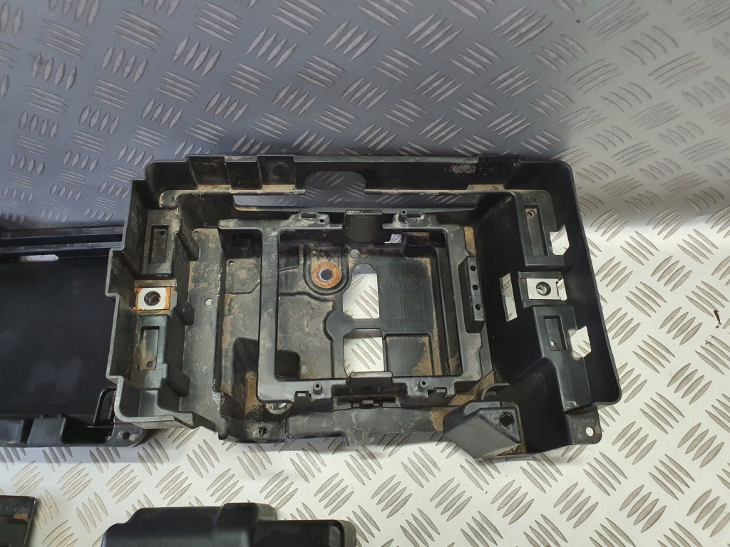 Корпус основание аккумулятор opel meriva b в Украине