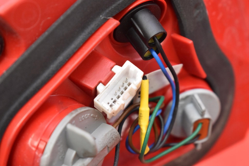 фото №6, Лампа правая задняя задняя 92404-h8 kia rio 4 iv 5d hb 16-20