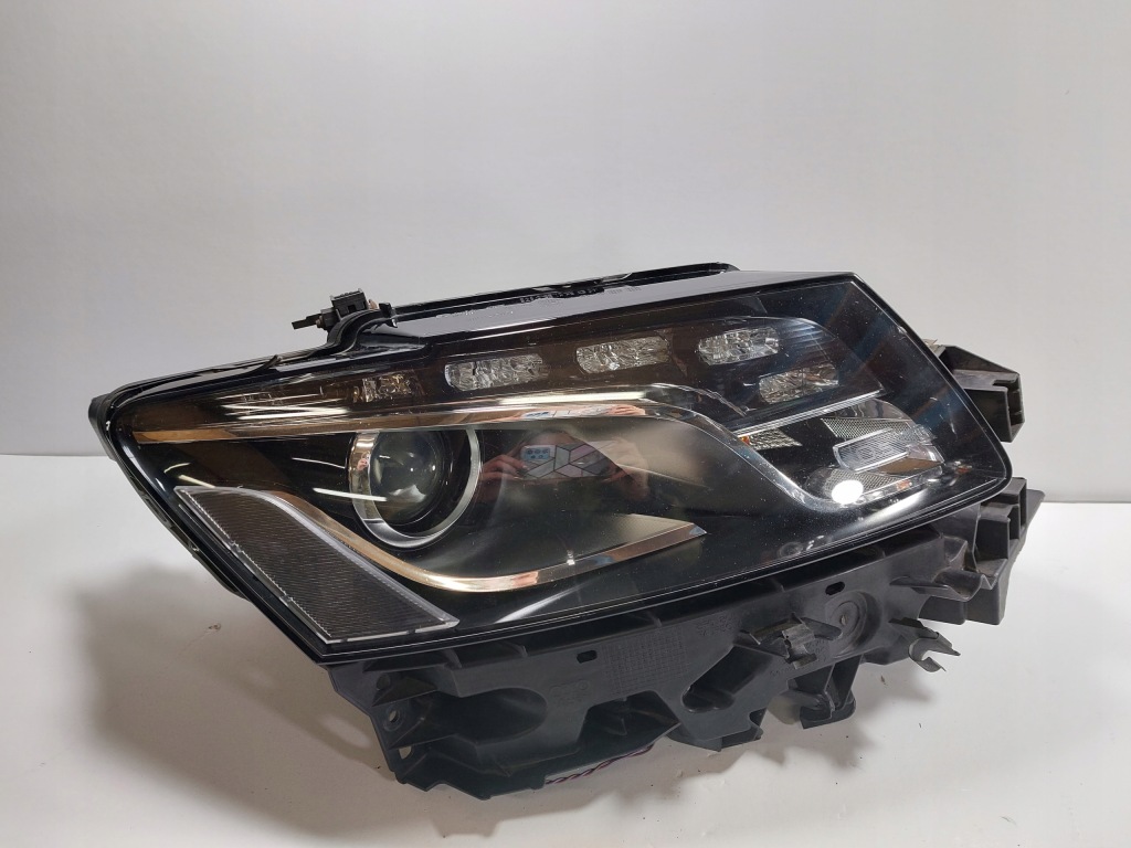 фото №1, Q5 8r лампа bi-xenon led права 8r0941004af