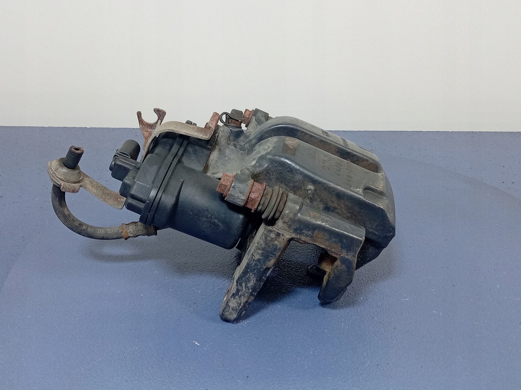 фото №4, Bmw 7 g11 g12 супорт задній лівий скоба 44/24