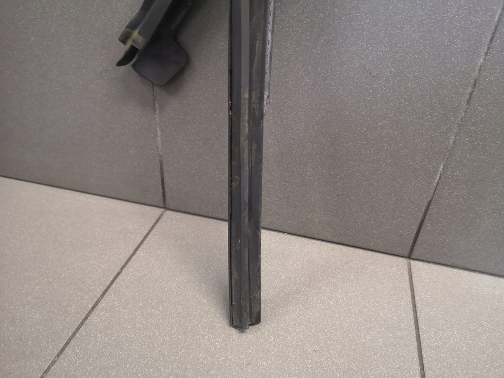 фото №9, Прокладка скло двері правий задня audi a4 b7 avant 8k9839440f