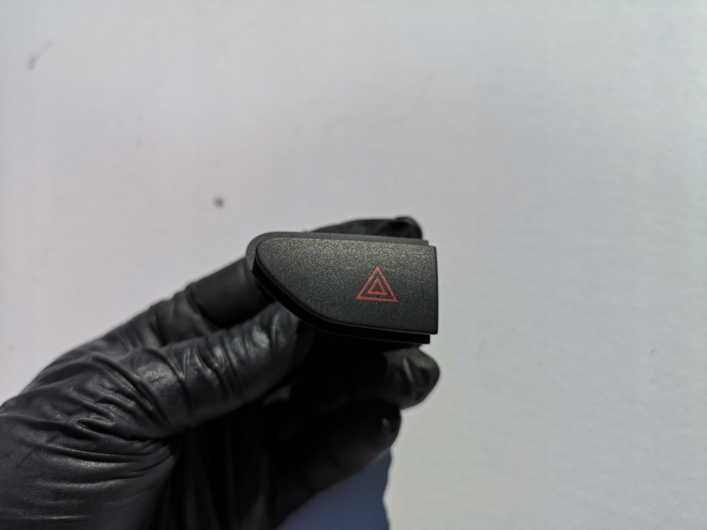 фото №1, Captur выключатель кнопка аварийных 252907372r