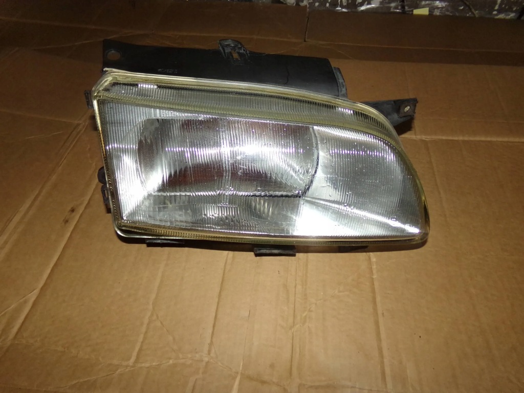 Купити Лампа права перед передня partner 97-02r