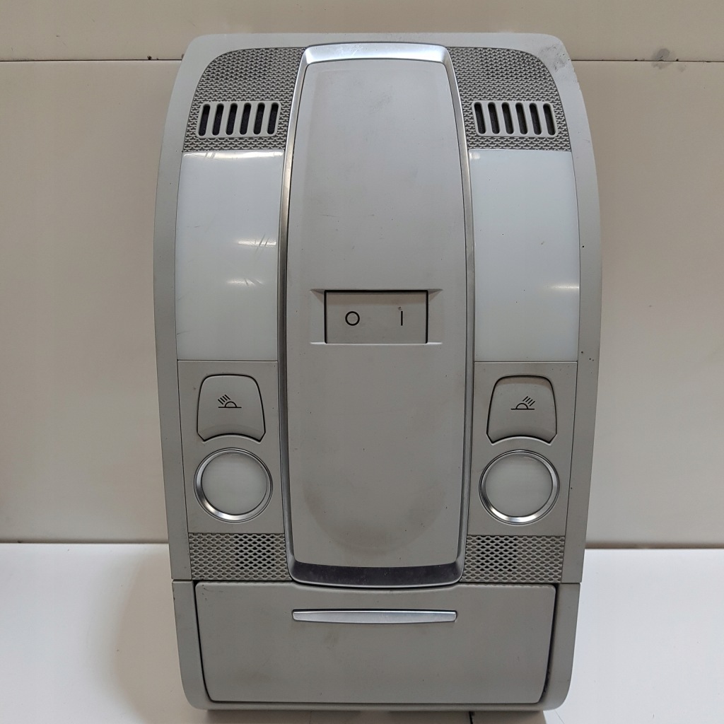 фото №1, Лампа потолочный audi a6-c6 4f0947135bq