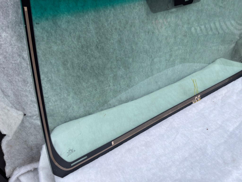 Скло передня toyota landcruiser j200 po 2008- Недорого