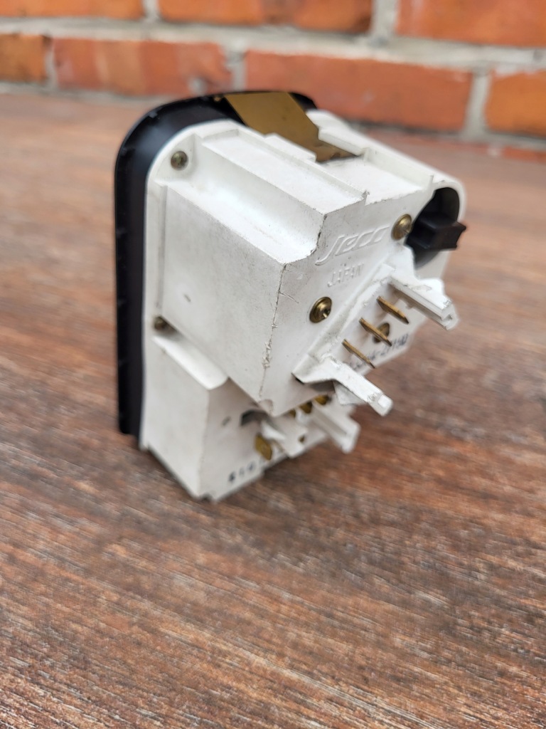 Saab 9000 часы Недорого