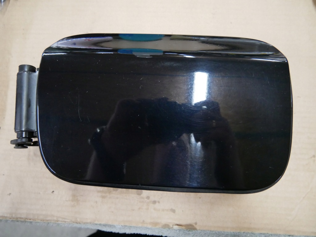 Купить Bmw f10 крышка заливной топлива 668 schwarz 2 7204341 7204365