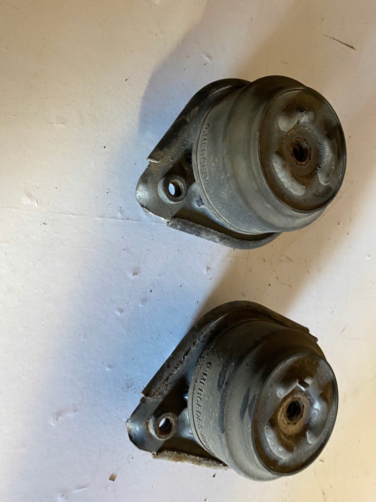 фото №1, Подушка двигуна 4.0 cdi mercedes gl w164 06-