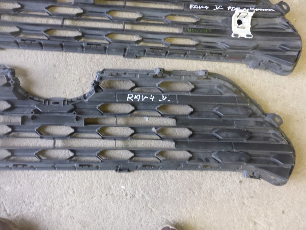 фото №11, Toyota rav4 v 19- решётка радиатора решётка радиатора решётка перед оригинал