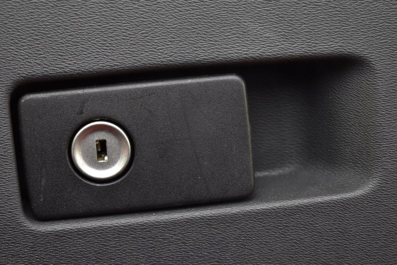 фото №8, Бардачок пассажира eu 39891975 volvo s70 v70 3 iii 07-16