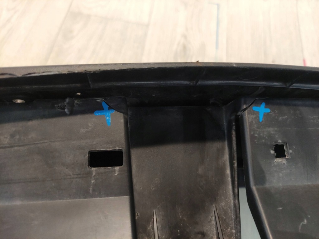 Mitsubishi 200 vi 6 18- решётка средняя бампера 6402a515 Оригинал