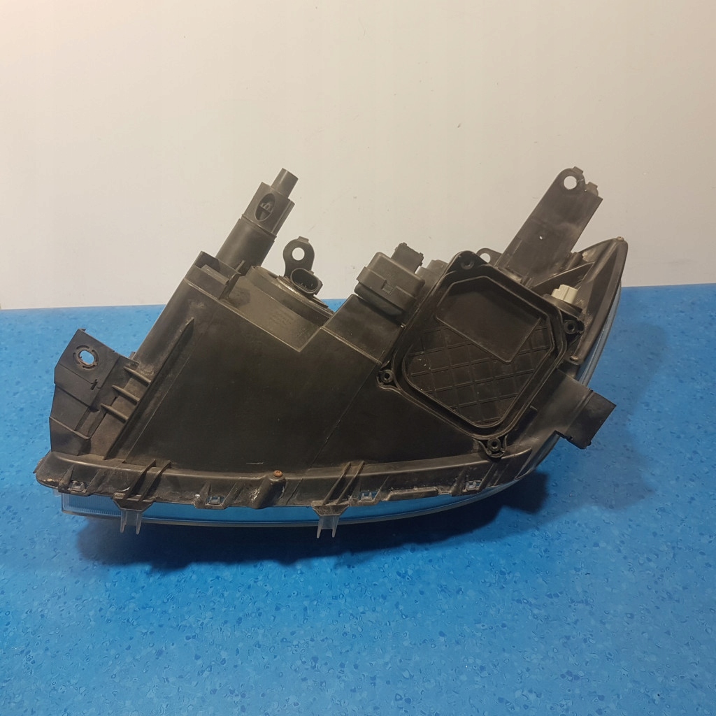 фото №2, Toyota rav4 iii фара правый eu