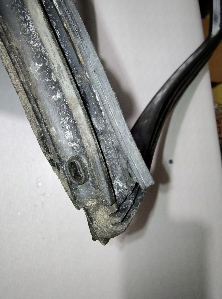 Купить Прокладка стекло дверь левая 168 mercedes-benz оригинальный номер a1687250166 a klasa