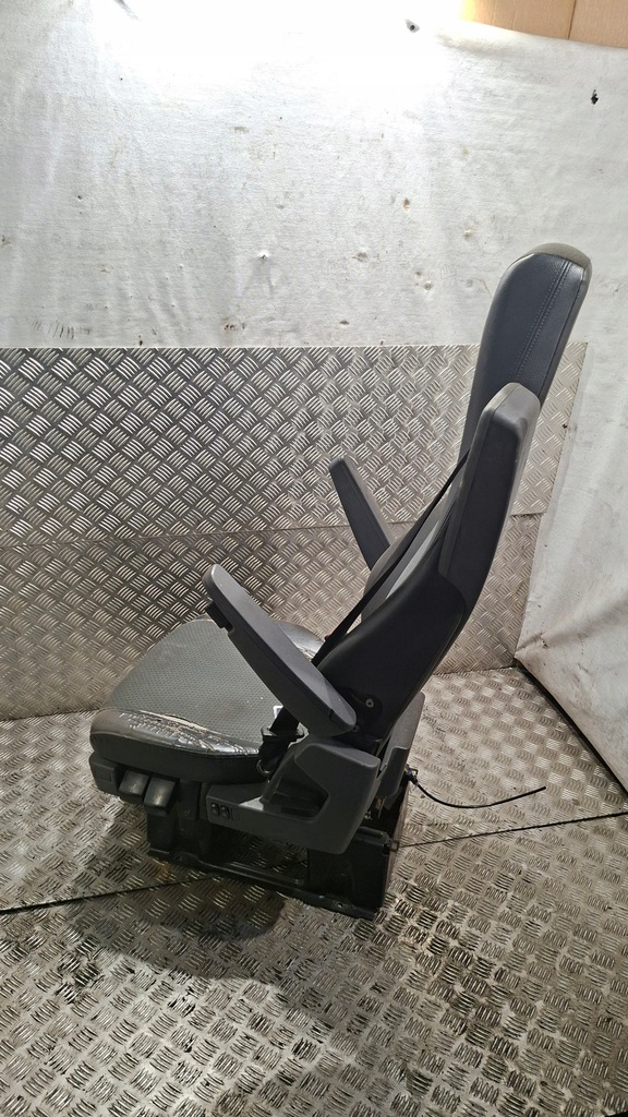 фото №12, Сидіння лівий перед scania r