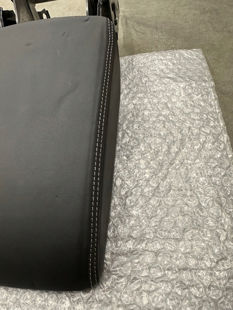 фото №5, Подлокотник кожаный белый nić vw arteon passat b8