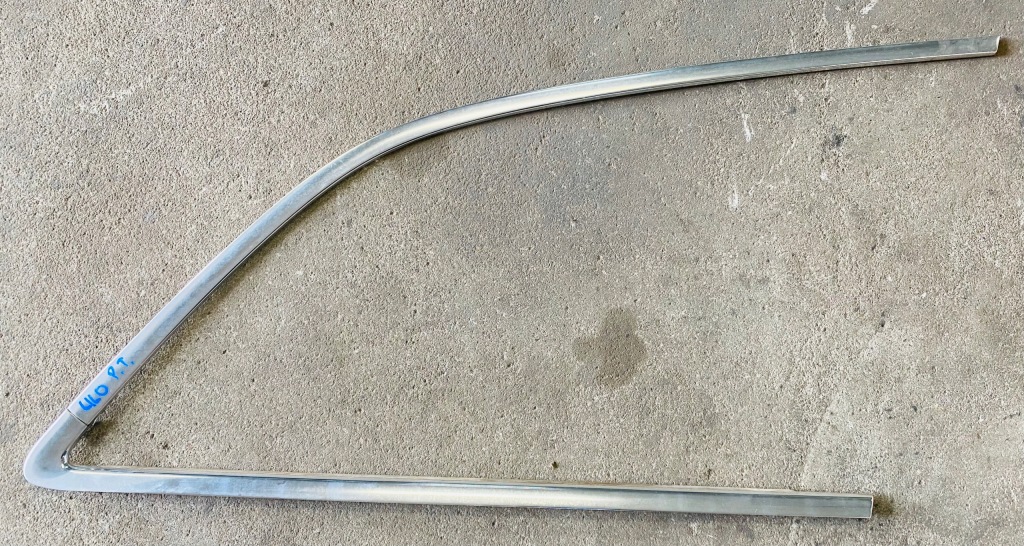 фото №1, Audi q7 4l молдинг стекло кузовной хром правая