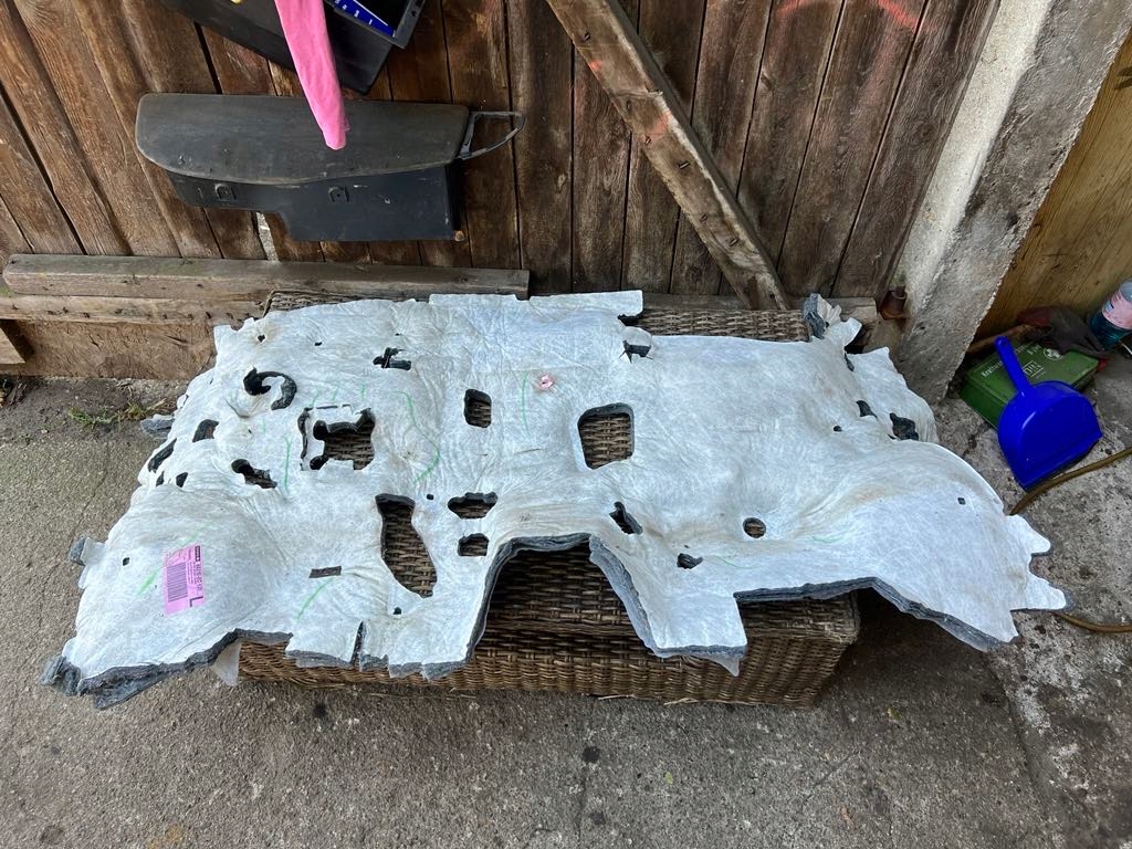 Шумоизоляция стены перегородки toyota yaris 3 рестайлинг  1.5 2018r 55210-0d620 с Разборки