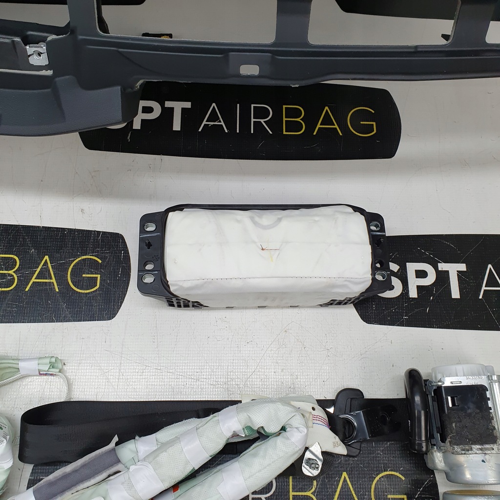 фото №11, A5 8w приборная панель консоль подушки безопасности ремни подушка безопасности шторки безопасности