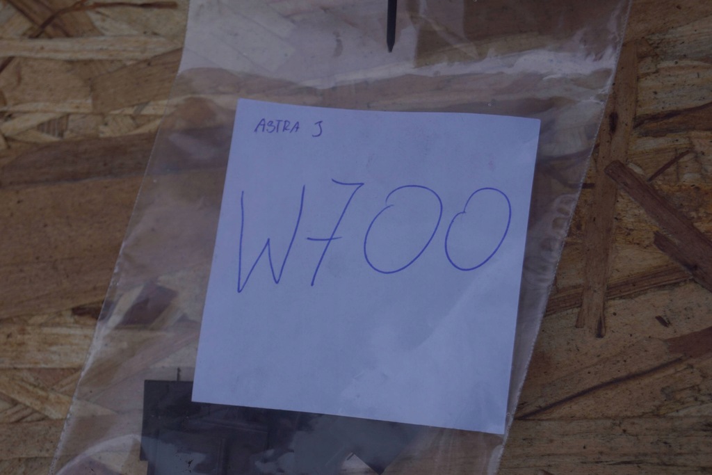 фото №10, Шумоизоляция капот + клипсы opel astra j 5d 13272647 w700